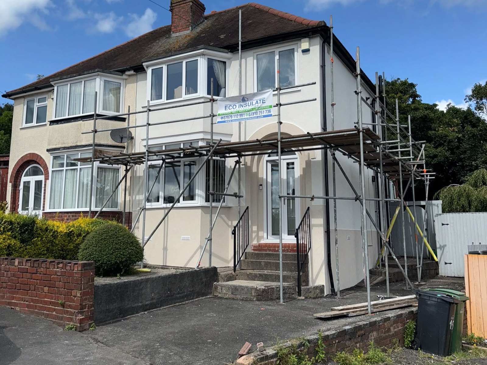 Semi-detached, work in progress — Insulation boards and beading going up before the base coat and top coat are applied.